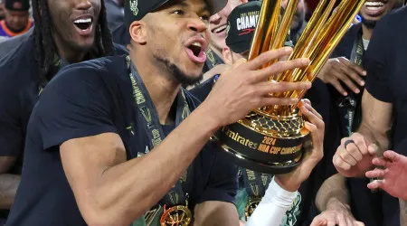 Antetokounmpo 'carrega' Bucks rumo à conquista da NBA Cup