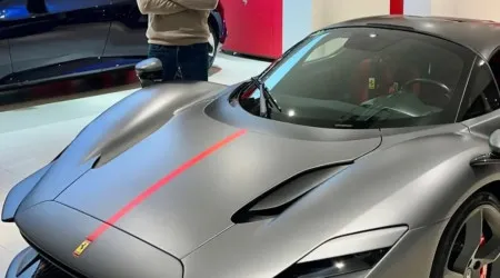 Carlos Sainz deixa a Ferrari, mas não vai de mãos a abanar