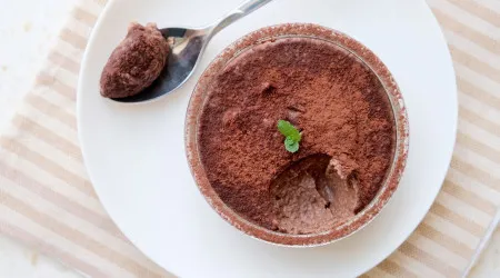 Receita. Conhece alguém capaz de resistir a esta mousse de chocolate?