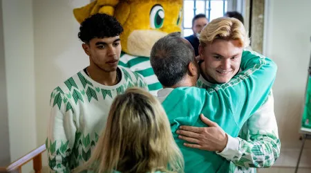 Jogadores do Sporting alegram Natal de famílias de acolhimento