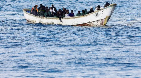 Duas embarcações precárias com 146 pessoas a bordo resgatadas nas Canárias