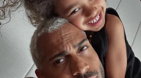 Guillaume Lalung brinca com falta de dentes do filho: "Janela aberta"