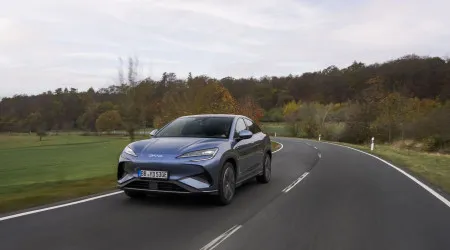 Lucro líquido da fabricante automóvel chinesa BYD aumentou 34% em 2024