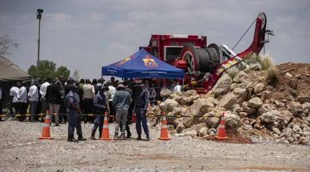 Sessenta corpos retirados em 2 dias de mina abandonada na África do Sul