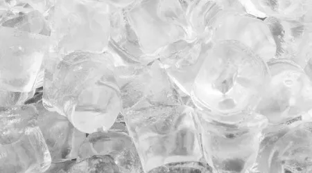 Se não coloca cubos de gelo na máquina de lavar roupa, comece a fazê-lo
