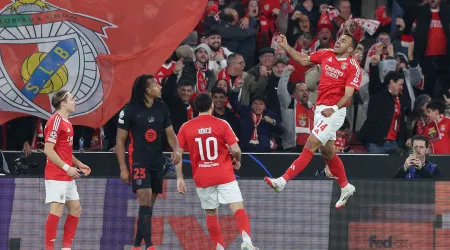 Antiga glória do Benfica garante que "Pavlidis é o avançado ideal"