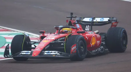 Imagens: Lewis Hamilton conduz um Ferrari pela primeira vez