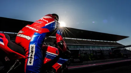 Superbikes testam no Algarve. Bancada principal abre ao público