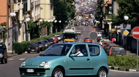 Antes de comprar carros usados, é sempre melhor pedir um relatório destes
