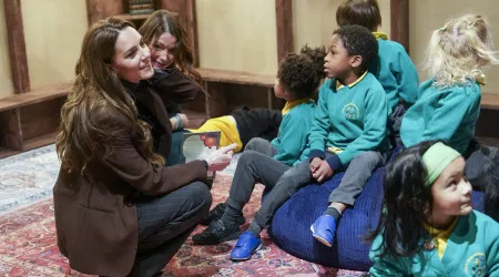 Kate Middleton em divertido evento com crianças. Veja as imagens