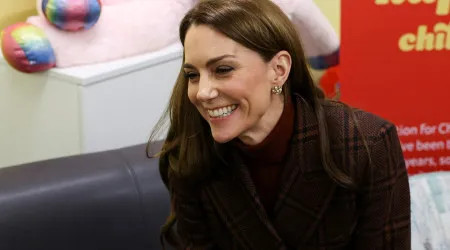 Após falhar BAFTA, Kate Middleton visita mães em prisão