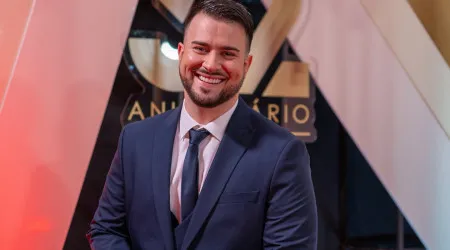Francisco Monteiro aparece sem camisola e exibe perda de peso 