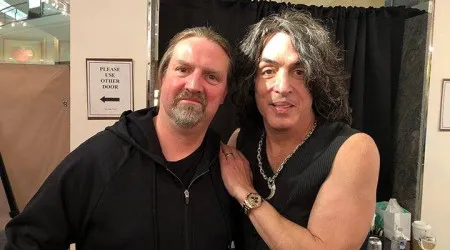 Guitarrista dos KISS morre em trágico acidente de carro. Tinha 61 anos