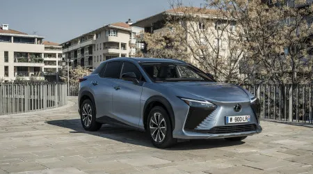 Lexus RZ ganha mais autonomia. Nova versão chega no próximo mês