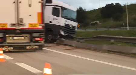 Alverca. Restabelecida circulação na A1 após acidente com oito veículos