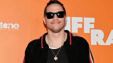 Pete Davidson fala sobre doloroso processo para 'apagar' 200 tatuagens