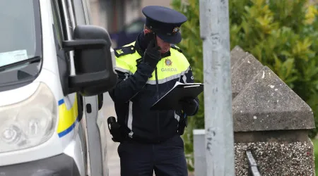 Carro colide com muro na Irlanda. Há dois mortos e dois feridos