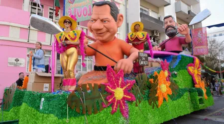 Mais de 80 mil pessoas saíram à rua para festejar o Carnaval de Loulé