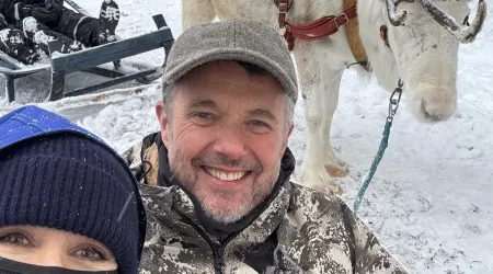 Reis Mary e Frederico da Dinamarca posam a esquiar na Lapónia