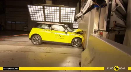 MINI Cooper E com cinco estrelas em teste de segurança