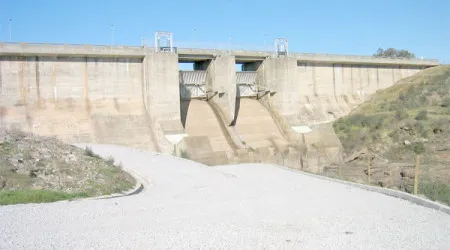 PSD questiona APA sobre avaria nas comportas de barragem em Évora