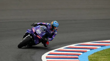 Dia negro para Miguel Oliveira. Português cai e desiste na corrida Sprint