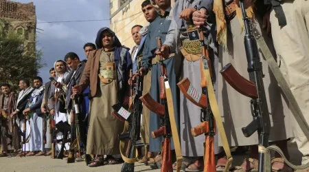 Houthi do Iémen ameaçam atacar navios caso EUA intervenham