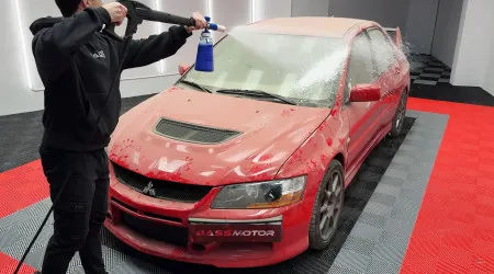 Mitsubishi Lancer Evo9 esteve abandonado 5 anos e ganhou nova vida 