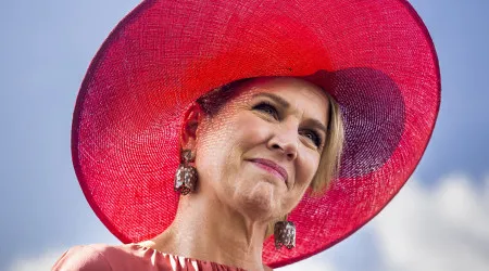 Rainha Máxima dá nas vistas com visual impactante no Quénia