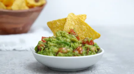 O ingrediente que deve adicionar ao guacamole para não ficar castanho