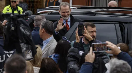 Rei Felipe VI faz visita surpresa a Torrent, zona afetada pela cheias