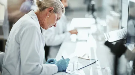 França lança operação para recrutar centenas de cientistas de todo mundo