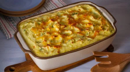 Surpreenda a família com um incrível empadão de bacalhau 