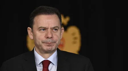 Apagão? Se falasse "de hora a hora" ao país, "não estaria a trabalhar"