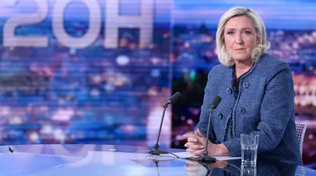 Marine Le Pen diz que condenação foi "um erro" e uma "decisão política"