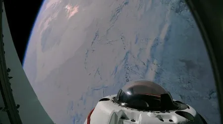 "Esta é a primeira vez que humanos orbitam os polos da Terra"