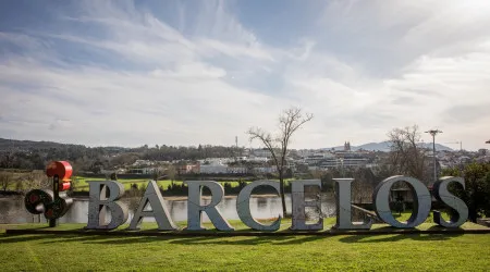 Campo de futebol transformado em centro de saúde em Barcelos