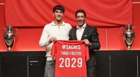 Oficial: Benfica 'amarra' jovem que já foi chamado por Bruno Lage
