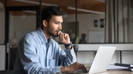 Funcionário despede-se de cliente com um "amo-te". Resposta surpreendeu