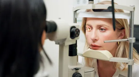 Os seus olhos 'dizem' que pode ter alguma doença cardíaca. Esteja atento
