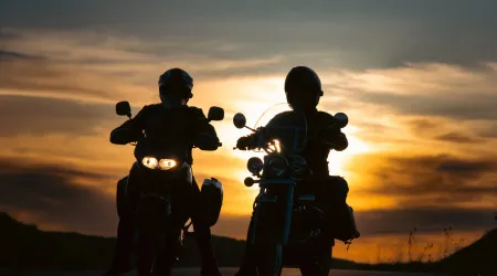 Atenção, motociclistas! Equipamentos de segurança? "Não os dispense"