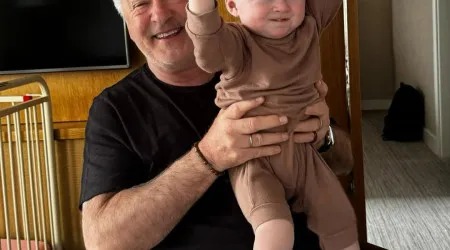 Avó 'babado'... Alec Baldwin e a adorável fotografia com a neta