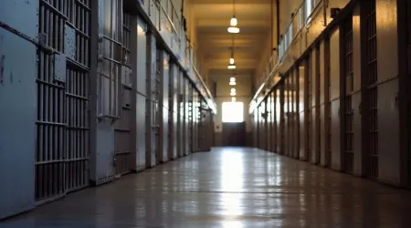 Prisões devem continuar a fornecer terapia hormonal a reclusas transgénero