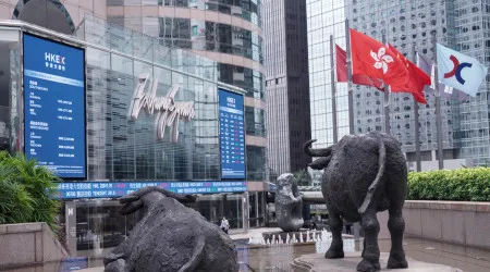 Bolsa de Valores de Hong Kong afunda 10,7% a meio da sessão