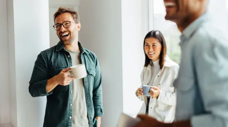 Beber café? Almoçar? Saiba o que diz a lei sobre as pausas no trabalho