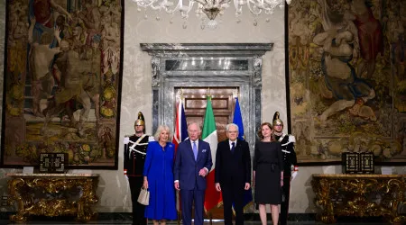 Em Roma, Carlos e Camilla reúnem-se com presidente italiano 