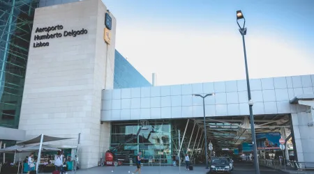 Detidos 3 passageiros com cocaína "junto ao corpo" no Aeroporto de Lisboa