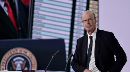 Governo francês baixa para 0,7% previsão de subida do PIB devido a incertezas