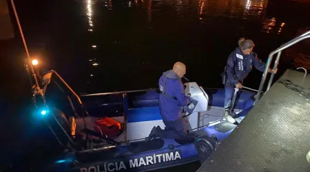 Três espanhóis resgatados após embarcação virar ao largo da ilha da Ínsua