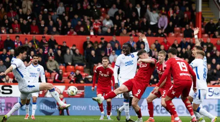 Rangers marca no 'último suspiro' e adia o tetracampeonato do Celtic